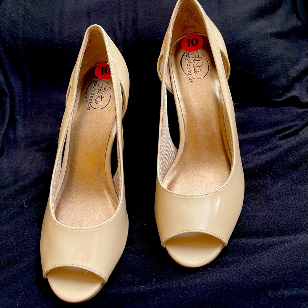 Peep toe Shoes..tan